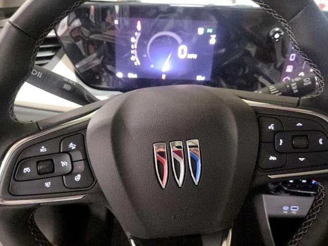 Photo of 2025 WHITE Buick Encore GX