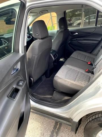 Photo of 2022 Silver Ice Metallic Chevrolet Equinox