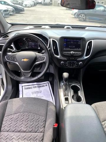 Photo of 2022 Silver Ice Metallic Chevrolet Equinox