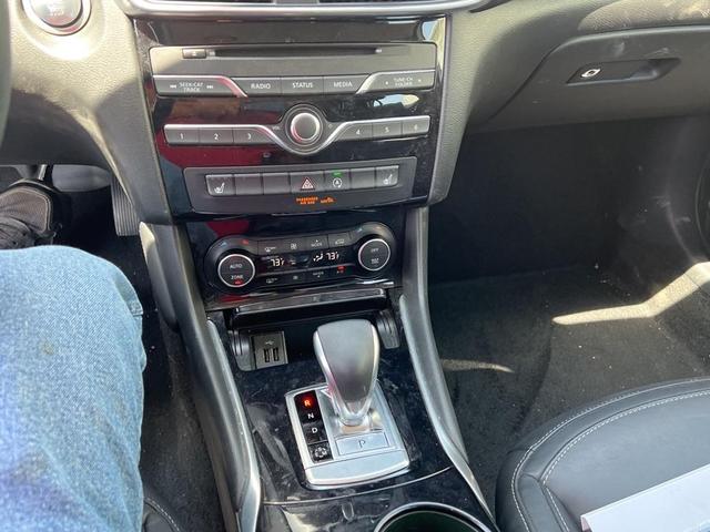 Photo of 2018 Majestic White INFINITI QX30