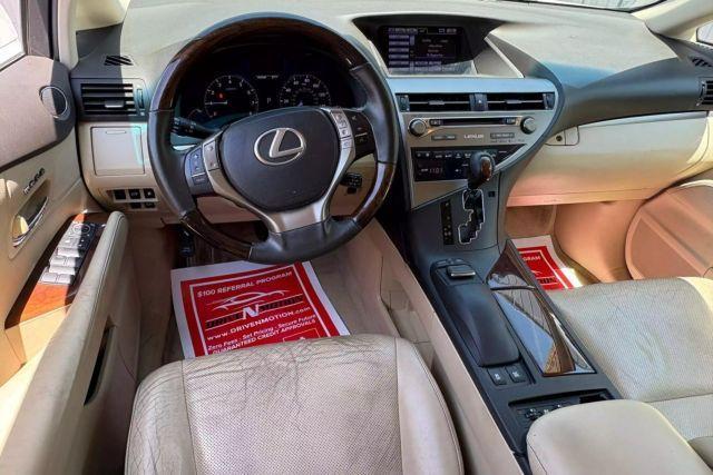 Photo of 2015 White Lexus RX 350