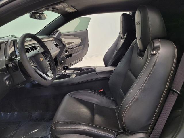 Photo of 2015 Black Chevrolet Camaro