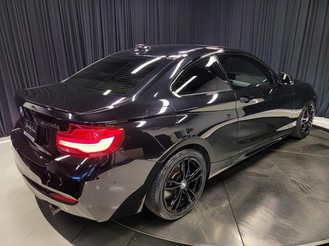 Photo of 2018 Black Sapphire Metallic BMW M240