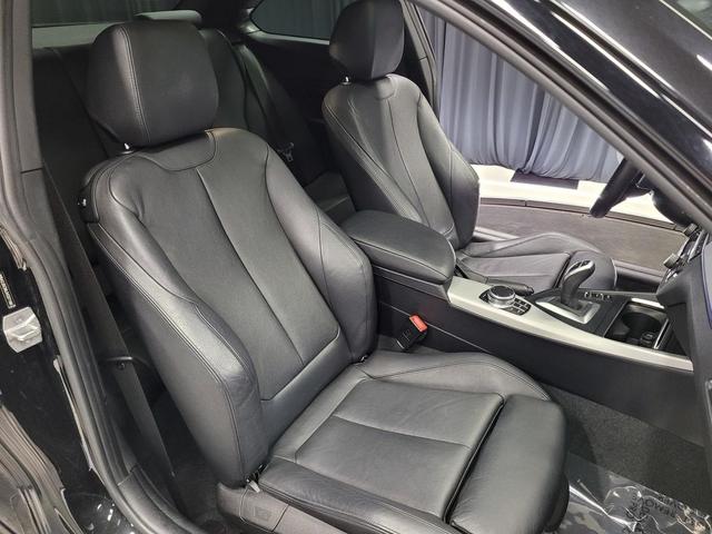 Photo of 2018 Black Sapphire Metallic BMW M240
