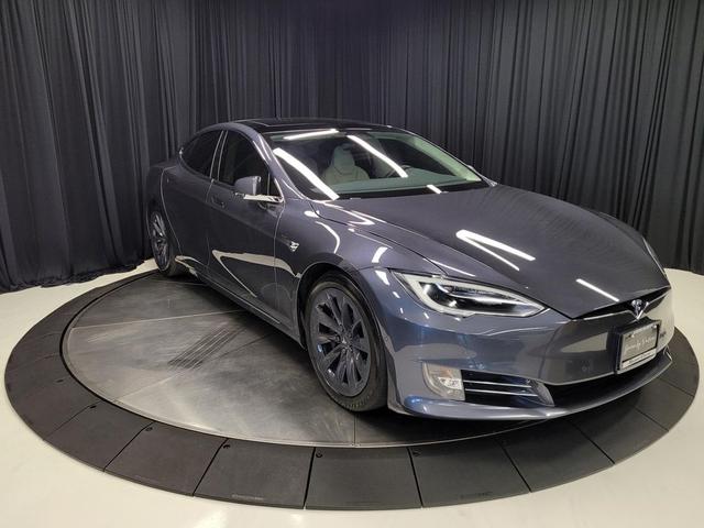Photo of 2018 Gray Tesla Model S