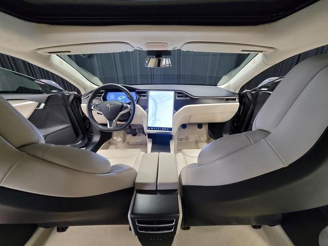 Photo of 2018 Gray Tesla Model S