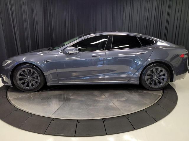 Photo of 2018 Gray Tesla Model S