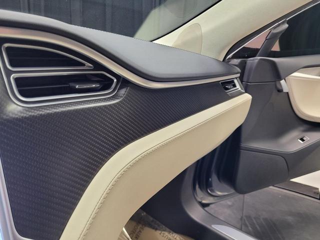 Photo of 2018 Gray Tesla Model S