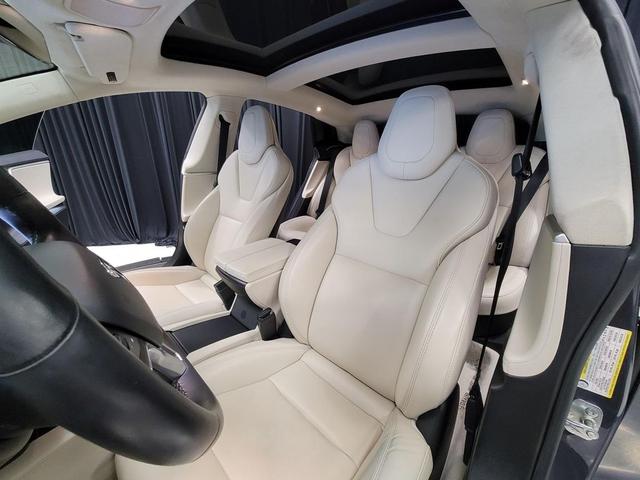 Photo of 2018 Gray Tesla Model S