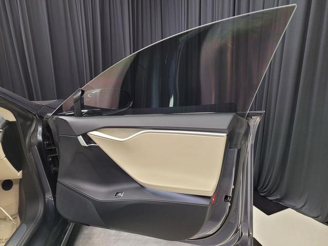 Photo of 2018 Gray Tesla Model S