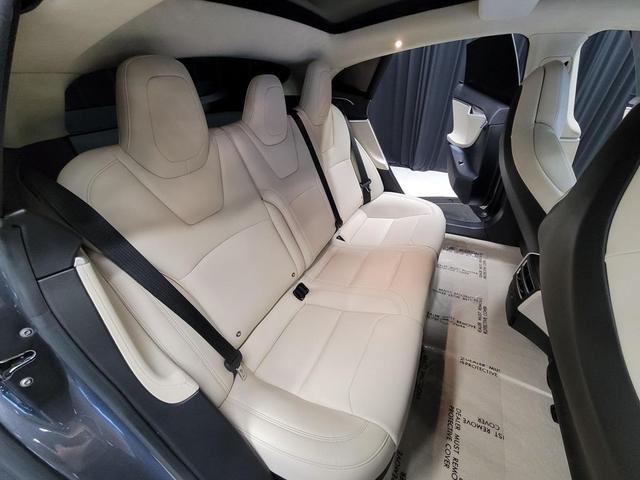 Photo of 2018 Gray Tesla Model S