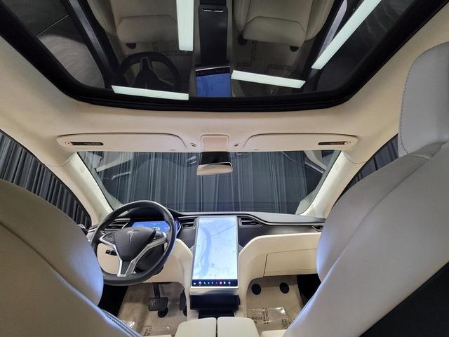 Photo of 2018 Gray Tesla Model S