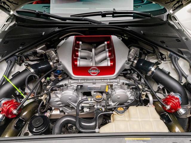 Photo of 2016 Pearl White Nissan GT-R