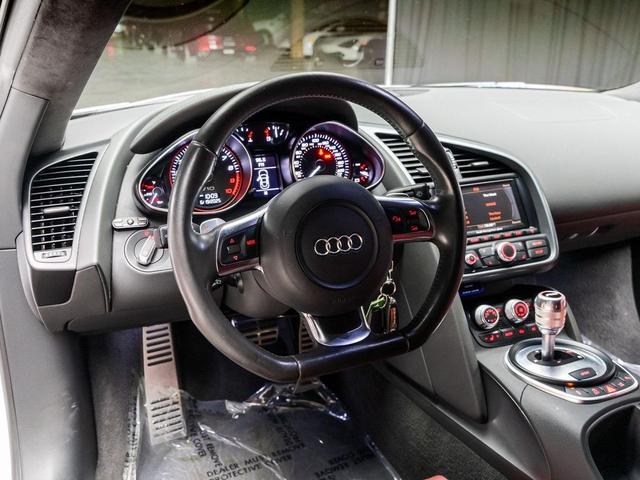 Photo of 2011 White Audi R8