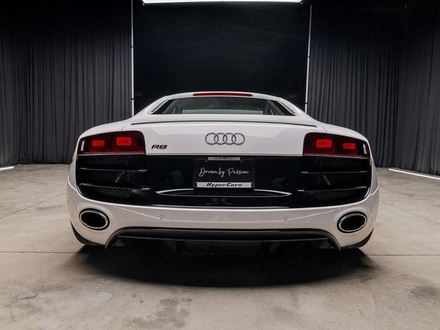 Photo of 2011 White Audi R8
