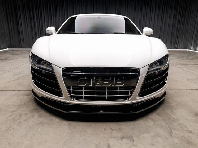 Photo of 2011 White Audi R8