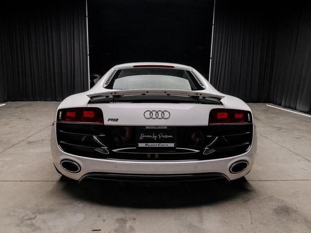 Photo of 2011 White Audi R8