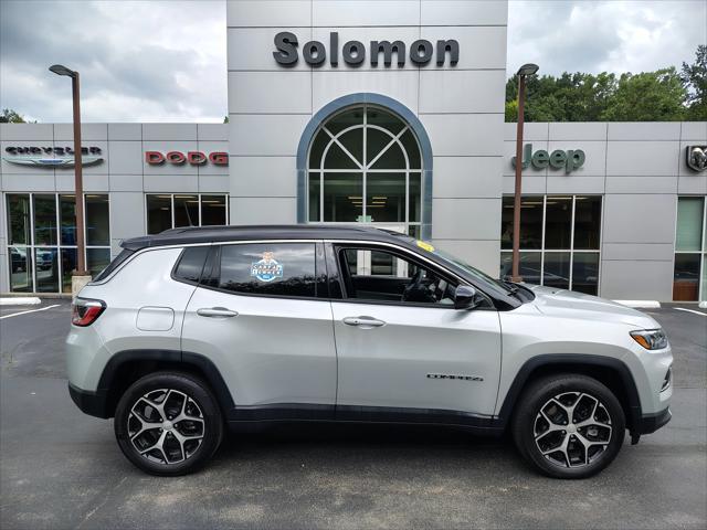 Photo of 2024 Silver Zynith Metallic Clearcoat Jeep Compass