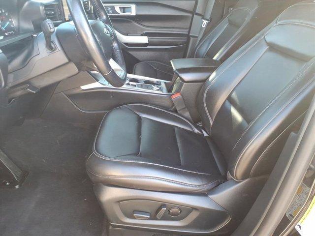 Photo of 2022 Black Ford Explorer