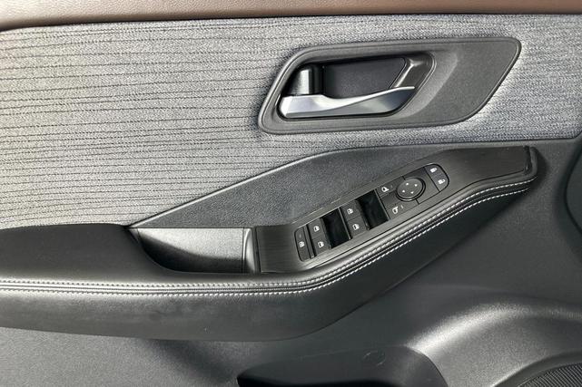 Photo of 2023 Pearl White Tricoat Nissan Rogue