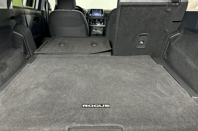 Photo of 2023 Pearl White Tricoat Nissan Rogue