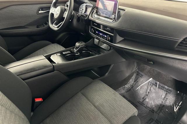 Photo of 2023 Pearl White Tricoat Nissan Rogue