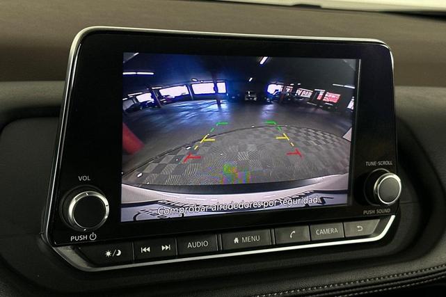 Photo of 2023 Pearl White Tricoat Nissan Rogue