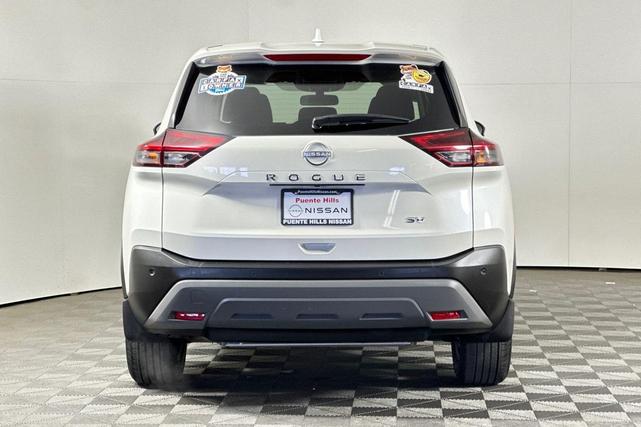 Photo of 2023 Pearl White Tricoat Nissan Rogue