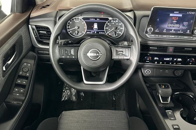 Photo of 2023 Pearl White Tricoat Nissan Rogue