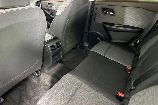 Photo of 2023 Pearl White Tricoat Nissan Rogue