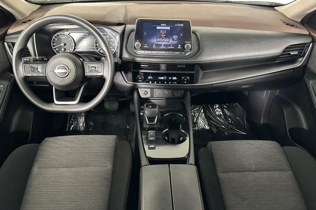 Photo of 2023 Pearl White Tricoat Nissan Rogue
