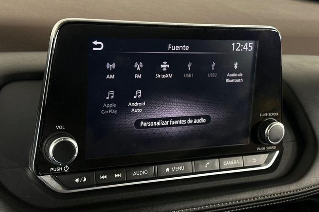 Photo of 2023 Pearl White Tricoat Nissan Rogue