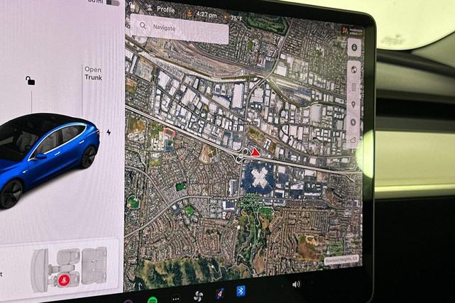 Photo of 2018 Blue Tesla Model 3