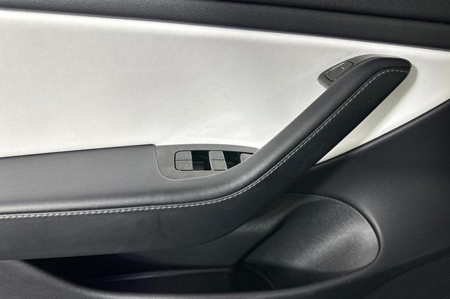 Photo of 2018 Blue Tesla Model 3