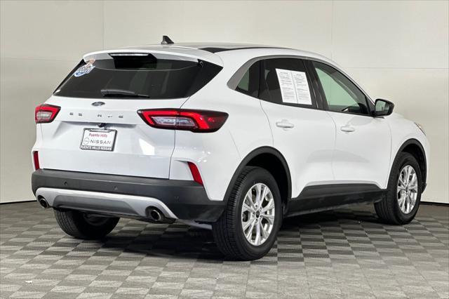 Photo of 2023 Oxford White Ford Escape