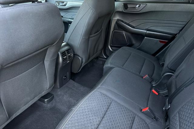 Photo of 2023 Oxford White Ford Escape