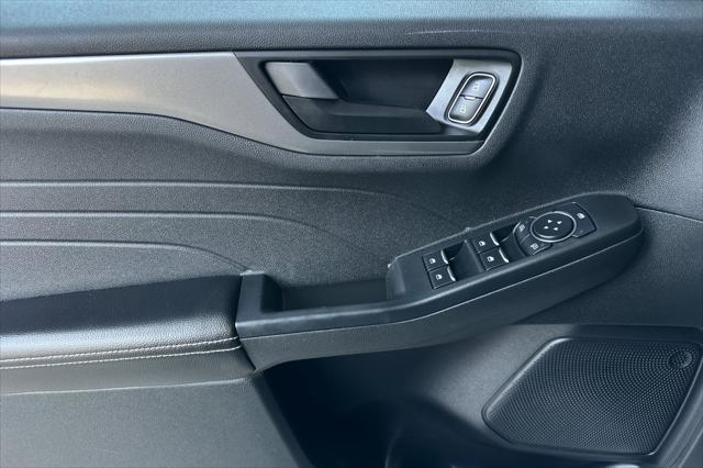 Photo of 2023 Oxford White Ford Escape