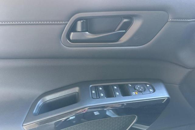 Photo of 2025 Gun Metallic Nissan Pathfinder
