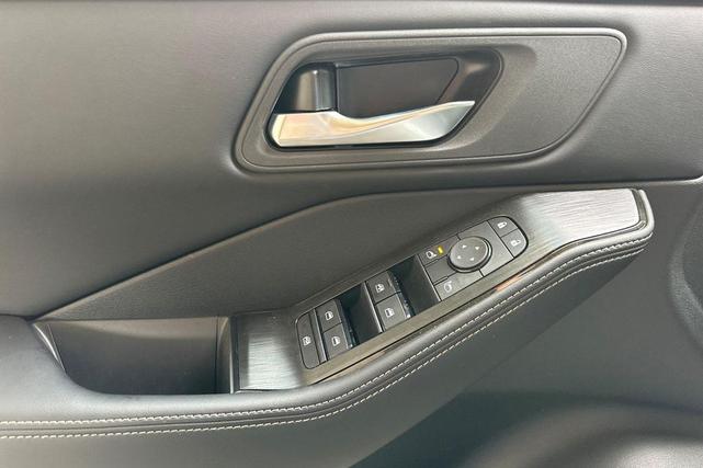 Photo of 2025 Deep Ocean Blue Pearl Nissan Rogue