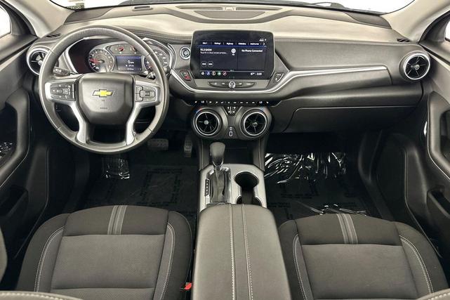 Photo of 2024 Summit White Chevrolet Blazer