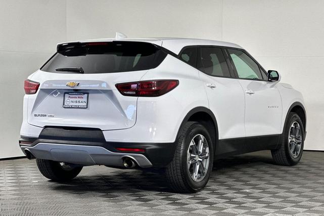 Photo of 2024 Summit White Chevrolet Blazer