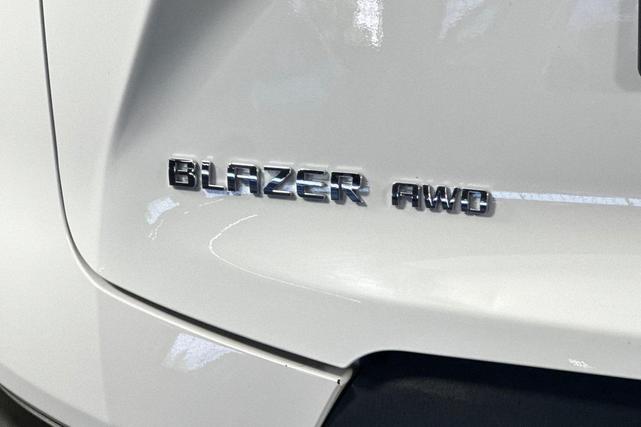 Photo of 2024 Summit White Chevrolet Blazer