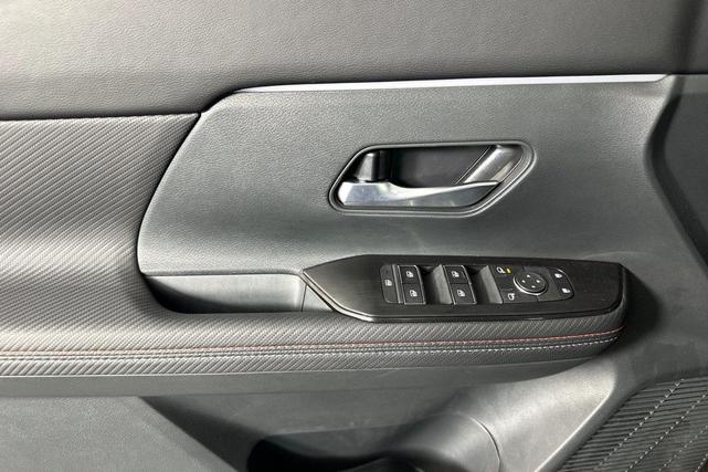 Photo of 2026 Canyon Bronze Metallic Nissan Kicks