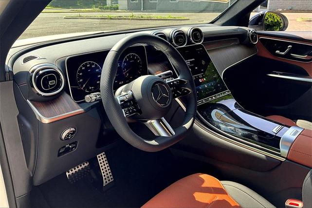Photo of 2025 Polar White Mercedes-Benz GLC 300