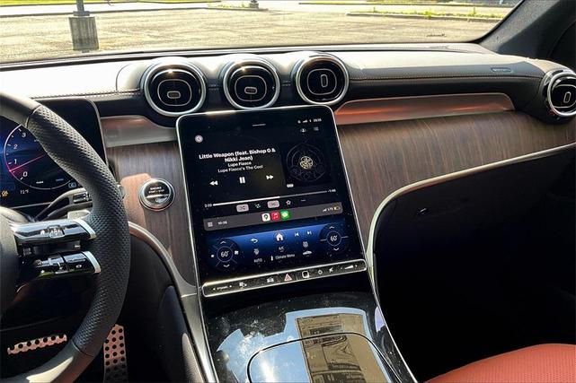 Photo of 2025 Polar White Mercedes-Benz GLC 300