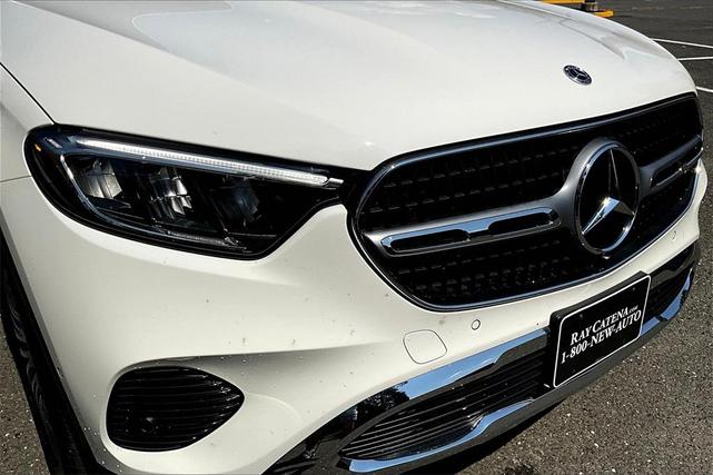 Photo of 2025 Polar White Mercedes-Benz GLC 300