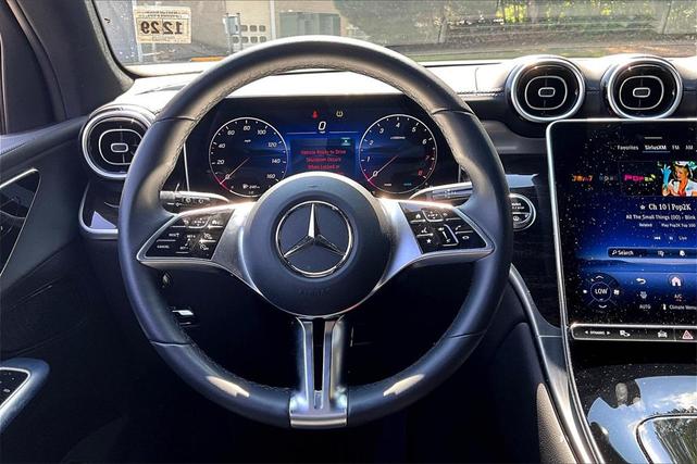 Photo of 2025 Polar White Mercedes-Benz GLC 300