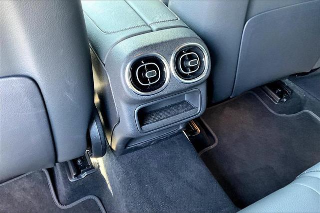 Photo of 2025 Polar White Mercedes-Benz GLC 300