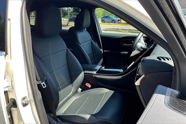 Photo of 2025 Polar White Mercedes-Benz GLC 300