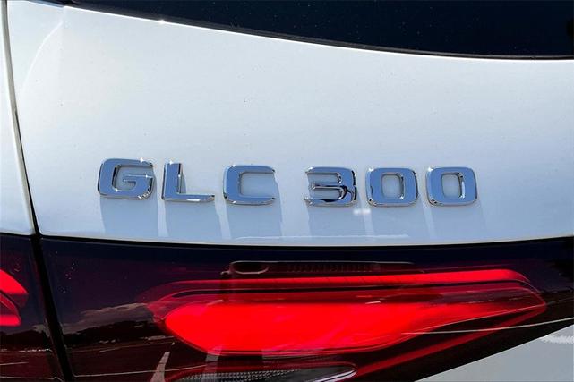 Photo of 2025 Polar White Mercedes-Benz GLC 300